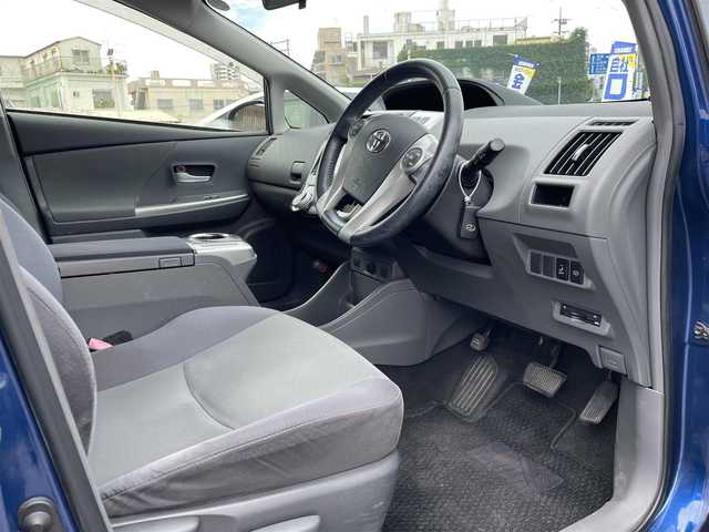 トヨタ プリウス α S ツーリングセレクション 沖縄県 2014(平26)年 5.9万km ダークブルーマイカ (株)IDOMが運営する【じしゃロンコザ店】の自社ローン専用車両になりますこちらは現金またはオートローンご利用時の価格です。自社ローンご希望の方は別途その旨お申付け下さい/純正ナビ　/ＣＤ／ＤＶＤ再生　/ＥＴＣ　/プッシュスタート　/スマートキー　/スペアキー　/オートライト　/ＬＥＤヘッドライト　/純正アルミホイール　/純正フロアマット　/取扱説明書　/パワーステアリング