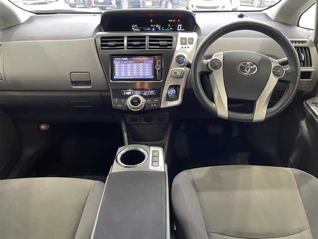 トヨタ プリウス α S ツーリングセレクション 沖縄県 2014(平26)年 5.9万km ダークブルーマイカ (株)IDOMが運営する【じしゃロンコザ店】の自社ローン専用車両になりますこちらは現金またはオートローンご利用時の価格です。自社ローンご希望の方は別途その旨お申付け下さい/純正ナビ　/ＣＤ／ＤＶＤ再生　/ＥＴＣ　/プッシュスタート　/スマートキー　/スペアキー　/オートライト　/ＬＥＤヘッドライト　/純正アルミホイール　/純正フロアマット　/取扱説明書　/パワーステアリング