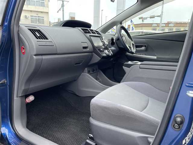 トヨタ プリウス α S ツーリングセレクション 沖縄県 2014(平26)年 5.9万km ダークブルーマイカ (株)IDOMが運営する【じしゃロンコザ店】の自社ローン専用車両になりますこちらは現金またはオートローンご利用時の価格です。自社ローンご希望の方は別途その旨お申付け下さい/純正ナビ　/ＣＤ／ＤＶＤ再生　/ＥＴＣ　/プッシュスタート　/スマートキー　/スペアキー　/オートライト　/ＬＥＤヘッドライト　/純正アルミホイール　/純正フロアマット　/取扱説明書　/パワーステアリング