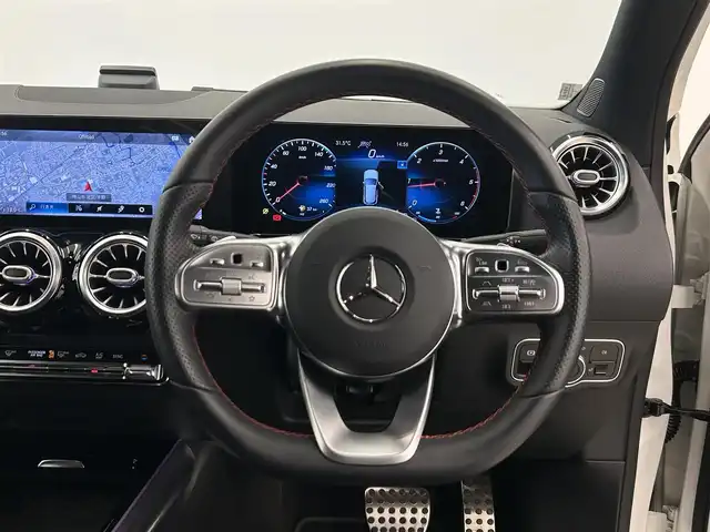 メルセデス・ベンツ ＧＬＡ２００ｄ 4マチック AMGライン 岡山県 2020(令2)年 3万km ポーラホワイト 純正ナビ　/全方位カメラ　/Ｂｌｕｅｔｏｏｔｈ　/フルセグTV/AMGパッケージ/RSP/アンビエントライト　/DSR/ハーフレザーシート　/コーナーセンサー　/道路標識アシスト/アテンションアシスト/レーンキープアシスト　/アクティブブレーキアシスト　/レーンチェンジアシスト　/アクティブブレーキアシスト/横滑り防止装置/パワーバックドア　/LEDヘッドライト/ＥＴＣ