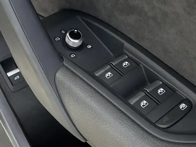 アウディ Ｑ５ 40TDIクワトロ スポーツ 長野県 2020(令2)年 2.3万km グレイシアホワイトメタリック S LINE パッケージ/アシスタンスパッケージ/・フロントエマージェンシーブレーキアシスト/・アダプティブクルーズコントロール（ACC）/・Audiサイドアシスト/・アクティブレーンアシスト/・パークアシストプラス/MMIナビ/・360°カメラ/・フルセグTV/・bluetooth/・USB/マトリクスLEDヘッドライト/後席モニター/D/Nパワーシート/D/Nシートヒーター/パワーバックドア/パークエイド/ダウンヒルアシスト/アイドリングストップ/ドライブセレクト/アドバンストキー/ETC/保証書・取説・スペアキー