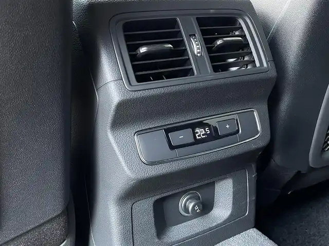 アウディ Ｑ５ 40TDIクワトロ スポーツ 長野県 2020(令2)年 2.3万km グレイシアホワイトメタリック S LINE パッケージ/アシスタンスパッケージ/・フロントエマージェンシーブレーキアシスト/・アダプティブクルーズコントロール（ACC）/・Audiサイドアシスト/・アクティブレーンアシスト/・パークアシストプラス/MMIナビ/・360°カメラ/・フルセグTV/・bluetooth/・USB/マトリクスLEDヘッドライト/後席モニター/D/Nパワーシート/D/Nシートヒーター/パワーバックドア/パークエイド/ダウンヒルアシスト/アイドリングストップ/ドライブセレクト/アドバンストキー/ETC/保証書・取説・スペアキー
