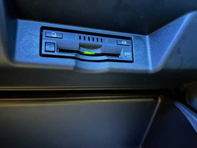 トヨタ ハリアー プレミアム 道央・札幌 2019(令1)年 6.6万km ホワイトパールクリスタルシャイン 【2509041456】/４ＷＤ　/純正９インチナビ　/フルセグＴＶ　/バックカメラ　/パワーバックドア　/トヨタセーフティセンス　/ハーフレザーシート　/純正１８インチアルミホイール　/コーナーセンサー　/ドライブレコーダー　/ＬＥＤヘッドライト/ETC