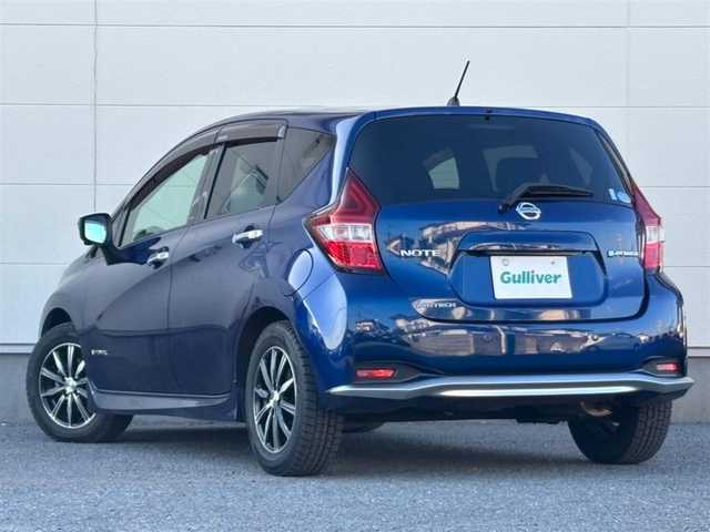 日産 ノート e－パワーオーテック 茨城県 2018(平30)年 3.8万km オーロラフレアブルーパール 純正ナビ ［MM318-W]/　(AM/FM/CD/DVD/Bluetooth/AUX)/フルセグTV/アラウンドビューモニター/純正ドライブレコーダー ［D34-D]/前後コーナーセンサー/ETC/純正フロアマット/社外15インチアルミホイール/プッシュスタート/LEDヘッドライト/オートマチックハイビーム/オートライト/クルーズコントロール/PCS/レーンキープアシスト/横滑り防止機能