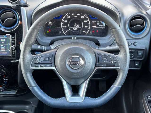 日産 ノート e－パワーオーテック 茨城県 2018(平30)年 3.8万km オーロラフレアブルーパール 純正ナビ ［MM318-W]/　(AM/FM/CD/DVD/Bluetooth/AUX)/フルセグTV/アラウンドビューモニター/純正ドライブレコーダー ［D34-D]/前後コーナーセンサー/ETC/純正フロアマット/社外15インチアルミホイール/プッシュスタート/LEDヘッドライト/オートマチックハイビーム/オートライト/クルーズコントロール/PCS/レーンキープアシスト/横滑り防止機能