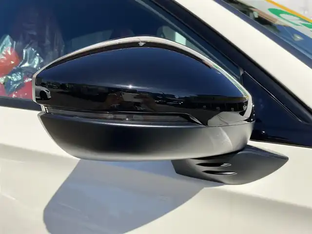 ホンダ シビック タイプR 三重県 2025(令7)年 0.1千km チャンピオンシップホワイト ♪登録済未使用車/♪走行5km/♪車検 令和10年10月6日迄/♪6速マニュアル/♪ターボ/ホンダセンシング/・衝突軽減ブレーキ(CMBS)/・歩行者事故低減ステアリング/・路外逸脱抑制機能/・アダプティブクルーズコントロール/・車線維持支援システム(LKAS)/・先行車発進お知らせ機能/・標識認識機能/・オートハイビーム/・ブラインドスポットインフォメーション/・パーキングセンサーシステム/オートブレーキホールド/スマートキー×2/プッシュスタート/Honda CONNECTディスプレイ/・ナビゲーション/・フルセグ・USB/・Bluetoothオーディオ/・Apple Car Play/・Android Auto/・バックカメラ/USBポート(充電)/純正19インチAW/LEDヘッドライト/オートライト/オートワイパー/ウィンカーミラー/オートリトラクタブルミラー/革巻ステアリング/ステアリングスイッチ/ビルトインETC2.0/プライバシーガラス/サイド/カーテンエアバック