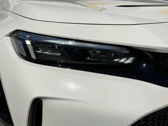 ホンダ シビック タイプR 三重県 2025(令7)年 0.1千km チャンピオンシップホワイト ♪登録済未使用車/♪走行5km/♪車検 令和10年10月6日迄/♪6速マニュアル/♪ターボ/ホンダセンシング/・衝突軽減ブレーキ(CMBS)/・歩行者事故低減ステアリング/・路外逸脱抑制機能/・アダプティブクルーズコントロール/・車線維持支援システム(LKAS)/・先行車発進お知らせ機能/・標識認識機能/・オートハイビーム/・ブラインドスポットインフォメーション/・パーキングセンサーシステム/オートブレーキホールド/スマートキー×2/プッシュスタート/Honda CONNECTディスプレイ/・ナビゲーション/・フルセグ・USB/・Bluetoothオーディオ/・Apple Car Play/・Android Auto/・バックカメラ/USBポート(充電)/純正19インチAW/LEDヘッドライト/オートライト/オートワイパー/ウィンカーミラー/オートリトラクタブルミラー/革巻ステアリング/ステアリングスイッチ/ビルトインETC2.0/プライバシーガラス/サイド/カーテンエアバック