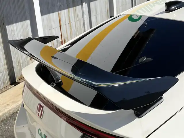 ホンダ シビック タイプR 三重県 2025(令7)年 0.1千km チャンピオンシップホワイト ♪登録済未使用車/♪走行5km/♪車検 令和10年10月6日迄/♪6速マニュアル/♪ターボ/ホンダセンシング/・衝突軽減ブレーキ(CMBS)/・歩行者事故低減ステアリング/・路外逸脱抑制機能/・アダプティブクルーズコントロール/・車線維持支援システム(LKAS)/・先行車発進お知らせ機能/・標識認識機能/・オートハイビーム/・ブラインドスポットインフォメーション/・パーキングセンサーシステム/オートブレーキホールド/スマートキー×2/プッシュスタート/Honda CONNECTディスプレイ/・ナビゲーション/・フルセグ・USB/・Bluetoothオーディオ/・Apple Car Play/・Android Auto/・バックカメラ/USBポート(充電)/純正19インチAW/LEDヘッドライト/オートライト/オートワイパー/ウィンカーミラー/オートリトラクタブルミラー/革巻ステアリング/ステアリングスイッチ/ビルトインETC2.0/プライバシーガラス/サイド/カーテンエアバック