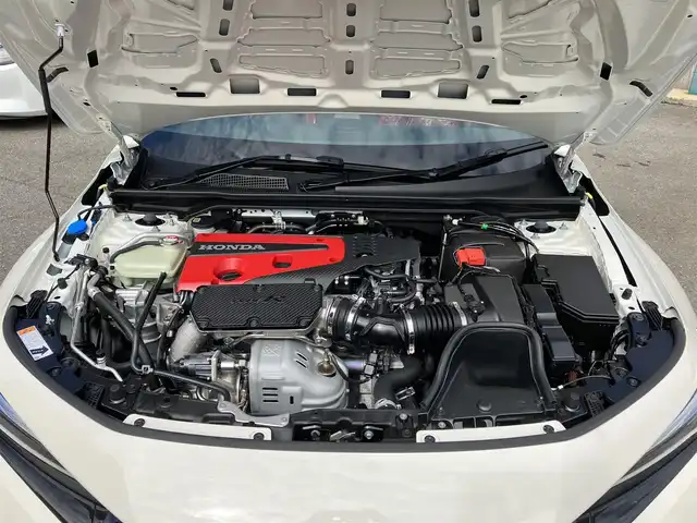 ホンダ シビック タイプR 三重県 2025(令7)年 0.1千km チャンピオンシップホワイト ♪登録済未使用車/♪走行5km/♪車検 令和10年10月6日迄/♪6速マニュアル/♪ターボ/ホンダセンシング/・衝突軽減ブレーキ(CMBS)/・歩行者事故低減ステアリング/・路外逸脱抑制機能/・アダプティブクルーズコントロール/・車線維持支援システム(LKAS)/・先行車発進お知らせ機能/・標識認識機能/・オートハイビーム/・ブラインドスポットインフォメーション/・パーキングセンサーシステム/オートブレーキホールド/スマートキー×2/プッシュスタート/Honda CONNECTディスプレイ/・ナビゲーション/・フルセグ・USB/・Bluetoothオーディオ/・Apple Car Play/・Android Auto/・バックカメラ/USBポート(充電)/純正19インチAW/LEDヘッドライト/オートライト/オートワイパー/ウィンカーミラー/オートリトラクタブルミラー/革巻ステアリング/ステアリングスイッチ/ビルトインETC2.0/プライバシーガラス/サイド/カーテンエアバック