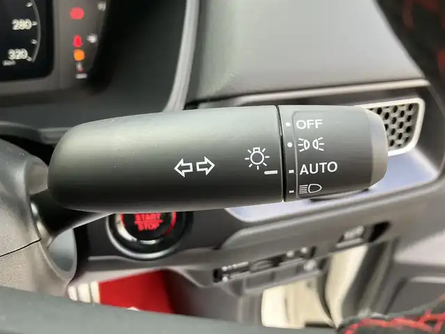 ホンダ シビック タイプR 三重県 2025(令7)年 0.1千km チャンピオンシップホワイト ♪登録済未使用車/♪走行5km/♪車検 令和10年10月6日迄/♪6速マニュアル/♪ターボ/ホンダセンシング/・衝突軽減ブレーキ(CMBS)/・歩行者事故低減ステアリング/・路外逸脱抑制機能/・アダプティブクルーズコントロール/・車線維持支援システム(LKAS)/・先行車発進お知らせ機能/・標識認識機能/・オートハイビーム/・ブラインドスポットインフォメーション/・パーキングセンサーシステム/オートブレーキホールド/スマートキー×2/プッシュスタート/Honda CONNECTディスプレイ/・ナビゲーション/・フルセグ・USB/・Bluetoothオーディオ/・Apple Car Play/・Android Auto/・バックカメラ/USBポート(充電)/純正19インチAW/LEDヘッドライト/オートライト/オートワイパー/ウィンカーミラー/オートリトラクタブルミラー/革巻ステアリング/ステアリングスイッチ/ビルトインETC2.0/プライバシーガラス/サイド/カーテンエアバック