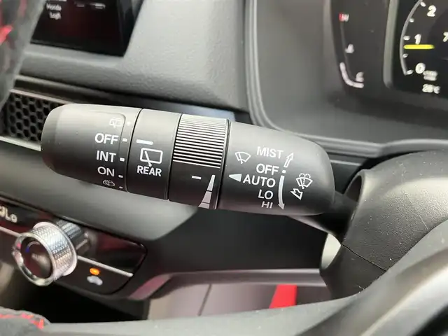 ホンダ シビック タイプR 三重県 2025(令7)年 0.1千km チャンピオンシップホワイト ♪登録済未使用車/♪走行5km/♪車検 令和10年10月6日迄/♪6速マニュアル/♪ターボ/ホンダセンシング/・衝突軽減ブレーキ(CMBS)/・歩行者事故低減ステアリング/・路外逸脱抑制機能/・アダプティブクルーズコントロール/・車線維持支援システム(LKAS)/・先行車発進お知らせ機能/・標識認識機能/・オートハイビーム/・ブラインドスポットインフォメーション/・パーキングセンサーシステム/オートブレーキホールド/スマートキー×2/プッシュスタート/Honda CONNECTディスプレイ/・ナビゲーション/・フルセグ・USB/・Bluetoothオーディオ/・Apple Car Play/・Android Auto/・バックカメラ/USBポート(充電)/純正19インチAW/LEDヘッドライト/オートライト/オートワイパー/ウィンカーミラー/オートリトラクタブルミラー/革巻ステアリング/ステアリングスイッチ/ビルトインETC2.0/プライバシーガラス/サイド/カーテンエアバック