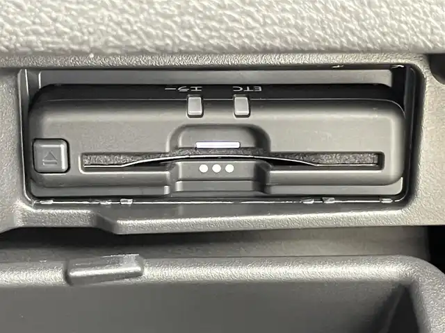 日産 セレナ X V 千葉県 2021(令3)年 1.1万km アズライトブルー 禁煙車/ワンオーナー/エマージェンシーブレーキ/・車線逸脱警報システム/・ブラインドスポットモニター/・クリアランスソナー/純正10インチメモリナビ/・CD/DVD/Bluetooth/フルセグTV/・全方位カメラ/・ビルトインETC/両側電動ドア/クルーズコントロール/ステアリングスイッチ/社外フロアマット/純正ホイールキャップ/オートライト