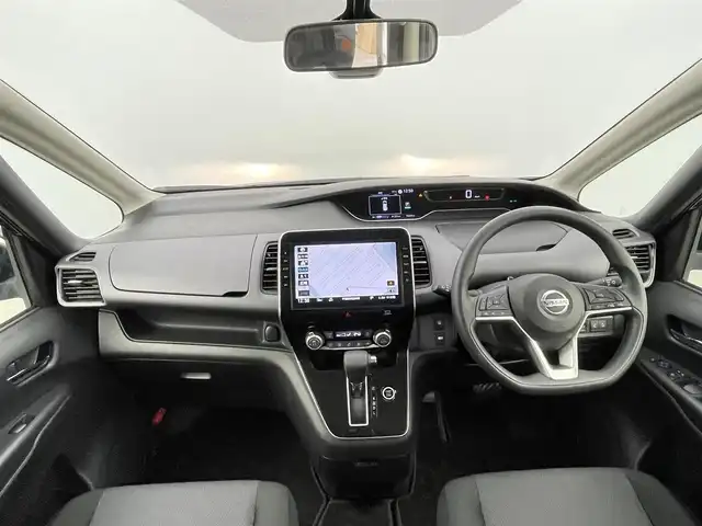 日産 セレナ X V 千葉県 2021(令3)年 1.1万km アズライトブルー 禁煙車/ワンオーナー/エマージェンシーブレーキ/・車線逸脱警報システム/・ブラインドスポットモニター/・クリアランスソナー/純正10インチメモリナビ/・CD/DVD/Bluetooth/フルセグTV/・全方位カメラ/・ビルトインETC/両側電動ドア/クルーズコントロール/ステアリングスイッチ/社外フロアマット/純正ホイールキャップ/オートライト