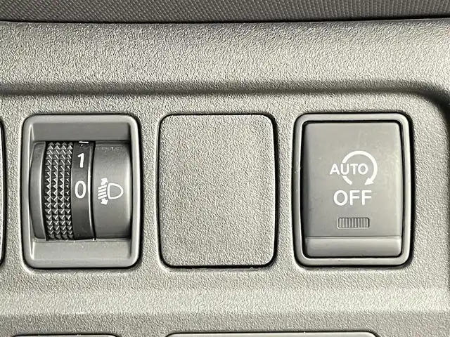 日産 セレナ X V 千葉県 2021(令3)年 1.1万km アズライトブルー 禁煙車/ワンオーナー/エマージェンシーブレーキ/・車線逸脱警報システム/・ブラインドスポットモニター/・クリアランスソナー/純正10インチメモリナビ/・CD/DVD/Bluetooth/フルセグTV/・全方位カメラ/・ビルトインETC/両側電動ドア/クルーズコントロール/ステアリングスイッチ/社外フロアマット/純正ホイールキャップ/オートライト