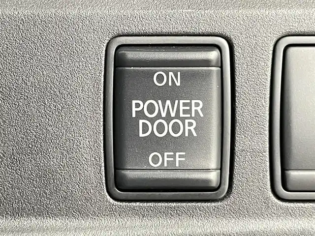 日産 セレナ X V 千葉県 2021(令3)年 1.1万km アズライトブルー 禁煙車/ワンオーナー/エマージェンシーブレーキ/・車線逸脱警報システム/・ブラインドスポットモニター/・クリアランスソナー/純正10インチメモリナビ/・CD/DVD/Bluetooth/フルセグTV/・全方位カメラ/・ビルトインETC/両側電動ドア/クルーズコントロール/ステアリングスイッチ/社外フロアマット/純正ホイールキャップ/オートライト