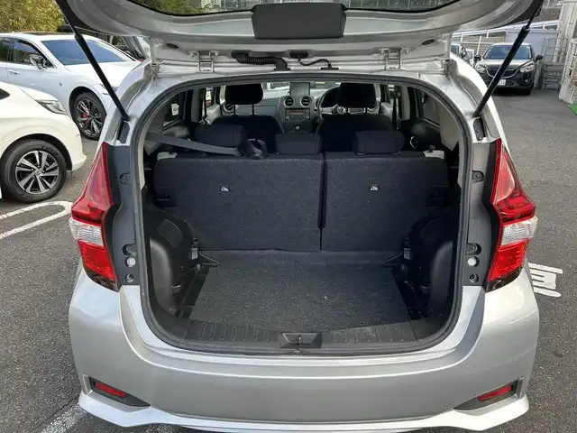 日産 ノート X 長崎県 2018(平30)年 4.3万km ブリリアントシルバー ポータブルナビ（ワンセグ）/純正オーディオ（AM/FM/CD/AUX)/プッシュスタート/アイドリングストップ/衝突軽減システム/車線逸脱警報装置/横滑り防止装置/ヘッドライトレベライザー/電格ウィンカーミラー/オートライト/純正フロアマット/ドアバイザー/前方ドライブレコーダー/ETC/スペアキー/ワンオーナー/取扱説明書/保証書