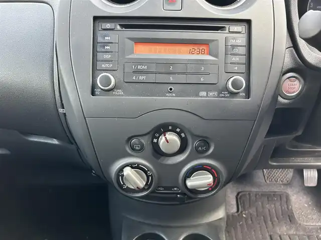 日産 ノート X 長崎県 2018(平30)年 4.3万km ブリリアントシルバー ポータブルナビ（ワンセグ）/純正オーディオ（AM/FM/CD/AUX)/プッシュスタート/アイドリングストップ/衝突軽減システム/車線逸脱警報装置/横滑り防止装置/ヘッドライトレベライザー/電格ウィンカーミラー/オートライト/純正フロアマット/ドアバイザー/前方ドライブレコーダー/ETC/スペアキー/ワンオーナー/取扱説明書/保証書