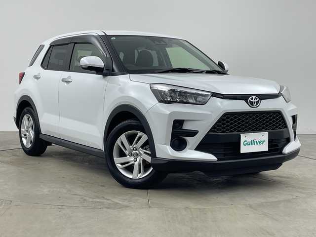 トヨタ ライズ G 兵庫県 2023(令5)年 2.1万km シャイニングホワイトパール ・プリクラッシュセーフティ/・クリアランスソナー/・先行車発進お知らせ/・車線逸脱警報/・ステアリングアシスト/・標識認識/・ふらつき警報/・後退時交差車両検知警報システム/・社外7インチナビ＆フルセグ＆BT＆DVD/・パノラマミックビューモニター/・前後ドライブレコーダー/・ビルトインETC/・ブラインドスポットモニター/・スマートキー/・プッシュスタート/・フロアマット/・ドアバイザー/・純正16インチアルミホイール/・LEDヘッドライト/・オートライト/・横滑り防止装置/・アイドリングストップ