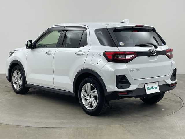 トヨタ ライズ G 兵庫県 2023(令5)年 2.1万km シャイニングホワイトパール ・プリクラッシュセーフティ/・クリアランスソナー/・先行車発進お知らせ/・車線逸脱警報/・ステアリングアシスト/・標識認識/・ふらつき警報/・後退時交差車両検知警報システム/・社外7インチナビ＆フルセグ＆BT＆DVD/・パノラマミックビューモニター/・前後ドライブレコーダー/・ビルトインETC/・ブラインドスポットモニター/・スマートキー/・プッシュスタート/・フロアマット/・ドアバイザー/・純正16インチアルミホイール/・LEDヘッドライト/・オートライト/・横滑り防止装置/・アイドリングストップ