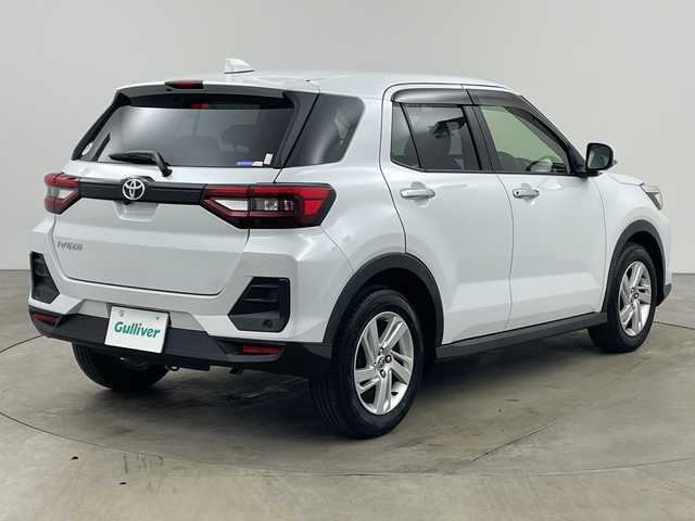 トヨタ ライズ G 兵庫県 2023(令5)年 2.1万km シャイニングホワイトパール ・プリクラッシュセーフティ/・クリアランスソナー/・先行車発進お知らせ/・車線逸脱警報/・ステアリングアシスト/・標識認識/・ふらつき警報/・後退時交差車両検知警報システム/・社外7インチナビ＆フルセグ＆BT＆DVD/・パノラマミックビューモニター/・前後ドライブレコーダー/・ビルトインETC/・ブラインドスポットモニター/・スマートキー/・プッシュスタート/・フロアマット/・ドアバイザー/・純正16インチアルミホイール/・LEDヘッドライト/・オートライト/・横滑り防止装置/・アイドリングストップ