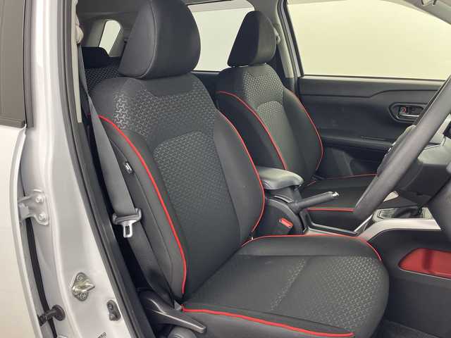 トヨタ ライズ G 兵庫県 2023(令5)年 2.1万km シャイニングホワイトパール ・プリクラッシュセーフティ/・クリアランスソナー/・先行車発進お知らせ/・車線逸脱警報/・ステアリングアシスト/・標識認識/・ふらつき警報/・後退時交差車両検知警報システム/・社外7インチナビ＆フルセグ＆BT＆DVD/・パノラマミックビューモニター/・前後ドライブレコーダー/・ビルトインETC/・ブラインドスポットモニター/・スマートキー/・プッシュスタート/・フロアマット/・ドアバイザー/・純正16インチアルミホイール/・LEDヘッドライト/・オートライト/・横滑り防止装置/・アイドリングストップ