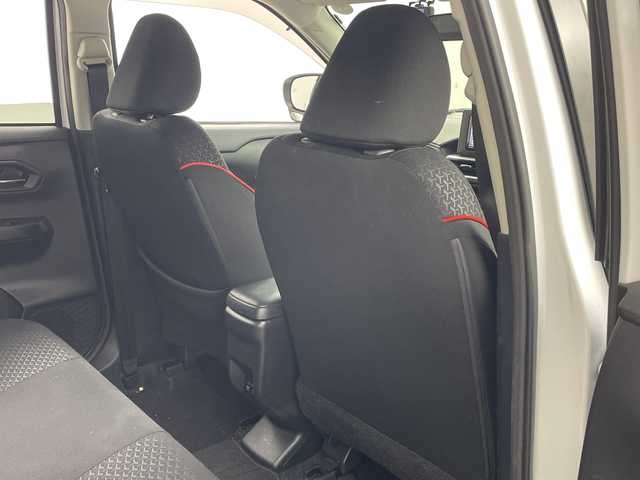 トヨタ ライズ G 兵庫県 2023(令5)年 2.1万km シャイニングホワイトパール ・プリクラッシュセーフティ/・クリアランスソナー/・先行車発進お知らせ/・車線逸脱警報/・ステアリングアシスト/・標識認識/・ふらつき警報/・後退時交差車両検知警報システム/・社外7インチナビ＆フルセグ＆BT＆DVD/・パノラマミックビューモニター/・前後ドライブレコーダー/・ビルトインETC/・ブラインドスポットモニター/・スマートキー/・プッシュスタート/・フロアマット/・ドアバイザー/・純正16インチアルミホイール/・LEDヘッドライト/・オートライト/・横滑り防止装置/・アイドリングストップ