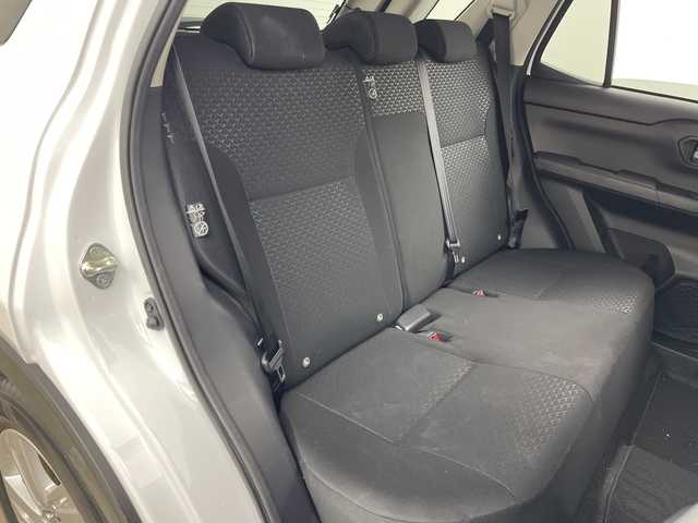 トヨタ ライズ G 兵庫県 2023(令5)年 2.1万km シャイニングホワイトパール ・プリクラッシュセーフティ/・クリアランスソナー/・先行車発進お知らせ/・車線逸脱警報/・ステアリングアシスト/・標識認識/・ふらつき警報/・後退時交差車両検知警報システム/・社外7インチナビ＆フルセグ＆BT＆DVD/・パノラマミックビューモニター/・前後ドライブレコーダー/・ビルトインETC/・ブラインドスポットモニター/・スマートキー/・プッシュスタート/・フロアマット/・ドアバイザー/・純正16インチアルミホイール/・LEDヘッドライト/・オートライト/・横滑り防止装置/・アイドリングストップ