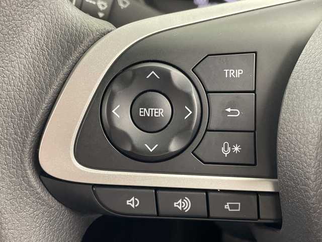 トヨタ ライズ G 兵庫県 2023(令5)年 2.1万km シャイニングホワイトパール ・プリクラッシュセーフティ/・クリアランスソナー/・先行車発進お知らせ/・車線逸脱警報/・ステアリングアシスト/・標識認識/・ふらつき警報/・後退時交差車両検知警報システム/・社外7インチナビ＆フルセグ＆BT＆DVD/・パノラマミックビューモニター/・前後ドライブレコーダー/・ビルトインETC/・ブラインドスポットモニター/・スマートキー/・プッシュスタート/・フロアマット/・ドアバイザー/・純正16インチアルミホイール/・LEDヘッドライト/・オートライト/・横滑り防止装置/・アイドリングストップ