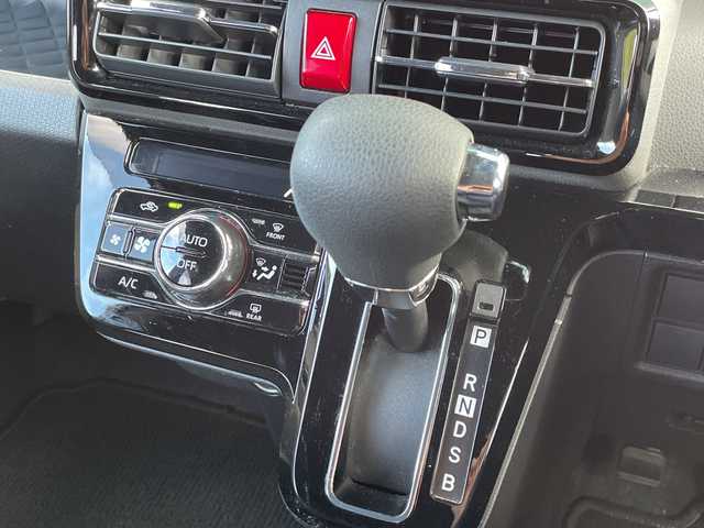 ダイハツ タント カスタム X 愛媛県 2019(令1)年 6.2万km シャイニングホワイトパール 社外7インチナビ（MDV-D306BT)/・Bluetooth/・CD/DVD/バックカメラ/ETC/両側パワースライドドア/運転席ロングスライドシート/衝突軽減ブレーキ/前後コーナーセンサー/レーンキープアシスト/LEDヘッドライト/オートライト/ステアリングスイッチ/後席ロール式サンシェード/電格ミラー/純正14インチAW/純正フロアマット/ハーフレザーシート/ベンチシート/スマートキー