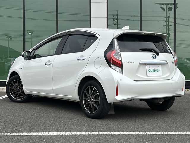 トヨタ アクア S スタイルブラック 福岡県 2018(平30)年 5.9万km ホワイトパールクリスタルシャイン ワンオーナー/トヨタセーフティーセンス/・プリクラッシュセーフティー/・レーンキープアシスト/・パーキングサポートブレーキ/・オートマチックハイビーム/純正SDナビ【NSCD-W66】/バックカメラ/スマートキー/純正ドライブレコーダー【DRT-H66A】/ビルトインETC/前後コーナーセンサー/ヘッドライトレベライザー/ドアバイザー/オートライト/社外15インチアルミホイール/新車保証書＆取扱説明書
