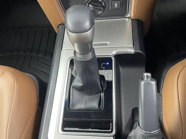 トヨタ ランドクルーザー プラド TX-L 70thアニバーサリーLTD 埼玉県 2021(令3)年 2.8万km ホワイトパールクリスタルシャイン 純正メーカー9インチナビ/パノラミックビューモニター/サンルーフ/茶革シート/7人乗り/シートヒータ/エアシート/トヨタセーフティーセンス/レーダークルーズコントロール/社外全方位カメラ/ルーフレール/パワーシート/ビルトインETC2.0