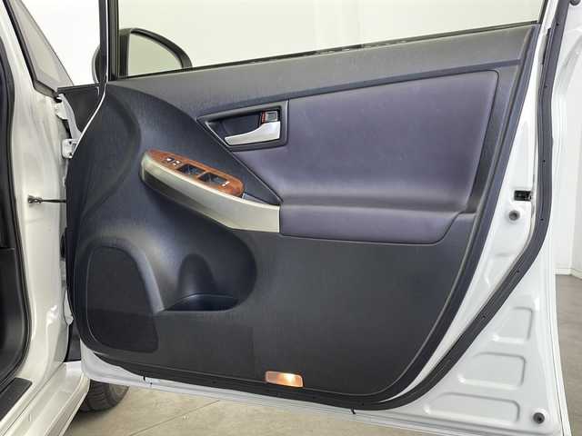 トヨタ プリウス S　マイコーデ 新潟県 2014(平26)年 5.6万km ホワイトパールクリスタルシャイン 純正8インチメモリナビ/(NSZA-X64T)/(CD.DVD.SD.フルセグ.Bluetooth)/バックカメラ/ステアリングリモコン/HIDオートライト/リアコーナーセンサー/ビルトインETC/合皮レザーシート/プッシュスタート/スマートキー/純正フロアマット
