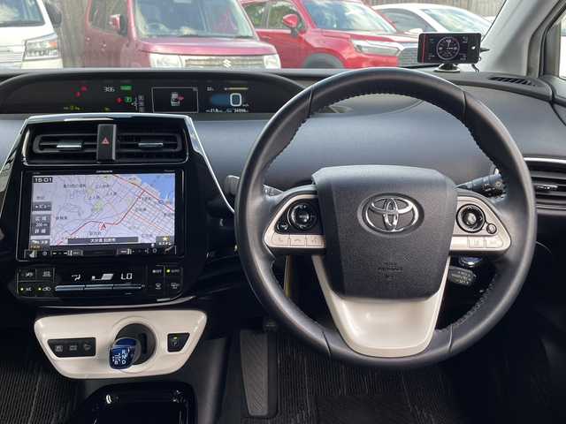 トヨタ プリウス A 大分県 2019(平31)年 3.5万km シルバーM ヘッドアップディスプレイ/社外ナビ/フルセグTV/Bluetooth/DVD/社外ETC/純正フロアマット/純正15インチアルミホイール/純正LEDヘッドライト/オートライト/オートマッチックハイビーム/レーンキープアシスト/横滑り防止装置/コーナーセンサー