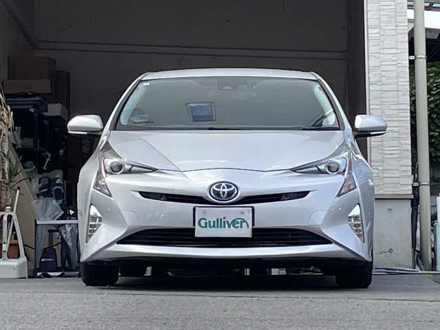 トヨタ プリウス A 大分県 2019(平31)年 3.5万km シルバーM ヘッドアップディスプレイ/社外ナビ/フルセグTV/Bluetooth/DVD/社外ETC/純正フロアマット/純正15インチアルミホイール/純正LEDヘッドライト/オートライト/オートマッチックハイビーム/レーンキープアシスト/横滑り防止装置/コーナーセンサー