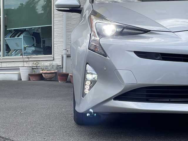 トヨタ プリウス A 大分県 2019(平31)年 3.5万km シルバーM ヘッドアップディスプレイ/社外ナビ/フルセグTV/Bluetooth/DVD/社外ETC/純正フロアマット/純正15インチアルミホイール/純正LEDヘッドライト/オートライト/オートマッチックハイビーム/レーンキープアシスト/横滑り防止装置/コーナーセンサー