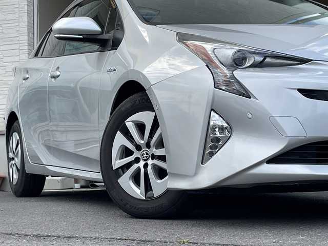 トヨタ プリウス A 大分県 2019(平31)年 3.5万km シルバーM ヘッドアップディスプレイ/社外ナビ/フルセグTV/Bluetooth/DVD/社外ETC/純正フロアマット/純正15インチアルミホイール/純正LEDヘッドライト/オートライト/オートマッチックハイビーム/レーンキープアシスト/横滑り防止装置/コーナーセンサー