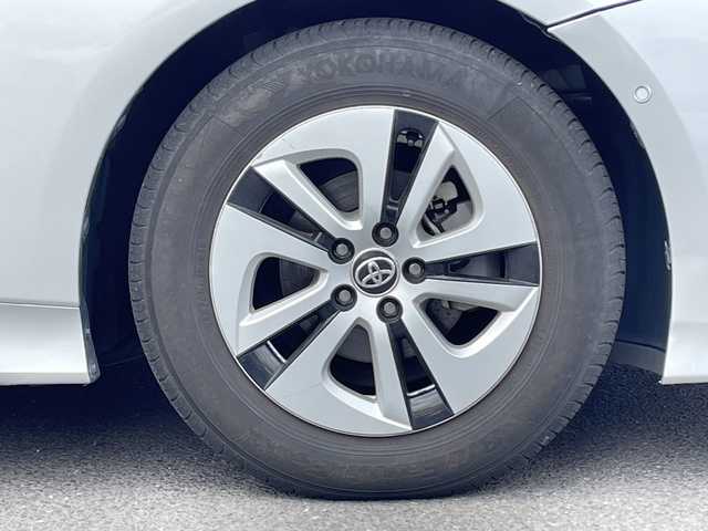 トヨタ プリウス A 大分県 2019(平31)年 3.5万km シルバーM ヘッドアップディスプレイ/社外ナビ/フルセグTV/Bluetooth/DVD/社外ETC/純正フロアマット/純正15インチアルミホイール/純正LEDヘッドライト/オートライト/オートマッチックハイビーム/レーンキープアシスト/横滑り防止装置/コーナーセンサー