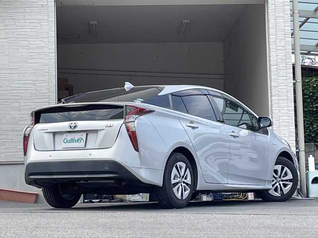 トヨタ プリウス A 大分県 2019(平31)年 3.5万km シルバーM ヘッドアップディスプレイ/社外ナビ/フルセグTV/Bluetooth/DVD/社外ETC/純正フロアマット/純正15インチアルミホイール/純正LEDヘッドライト/オートライト/オートマッチックハイビーム/レーンキープアシスト/横滑り防止装置/コーナーセンサー