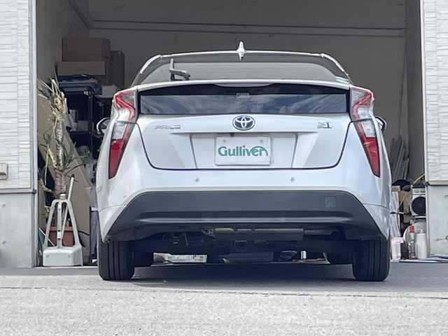 トヨタ プリウス A 大分県 2019(平31)年 3.5万km シルバーM ヘッドアップディスプレイ/社外ナビ/フルセグTV/Bluetooth/DVD/社外ETC/純正フロアマット/純正15インチアルミホイール/純正LEDヘッドライト/オートライト/オートマッチックハイビーム/レーンキープアシスト/横滑り防止装置/コーナーセンサー
