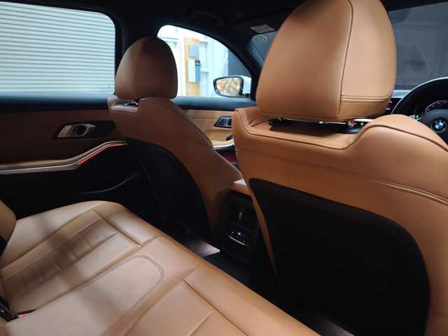 ＢＭＷ ３１８ｉ ツーリング Mスポーツ 群馬県 2021(令3)年 3.4万km アルピンホワイトⅢ 全方位カメラ/ACC/茶革シート/アップルCarPlay/ETC2.0/オートハイビーム/純正HDDナビ/コーナーセンサー/シートヒーター/パワーシート/18インチAW/スマートキー/フルセグTV