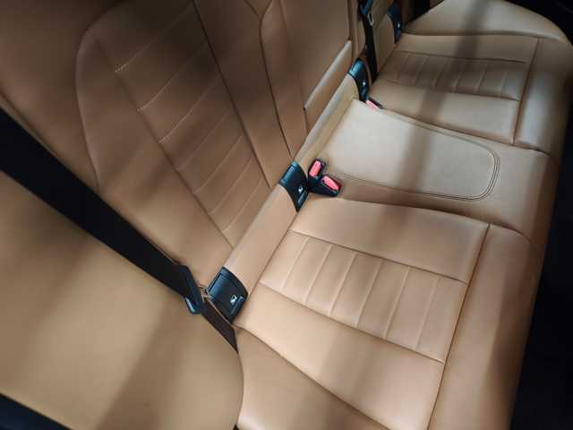 ＢＭＷ ３１８ｉ ツーリング Mスポーツ 群馬県 2021(令3)年 3.4万km アルピンホワイトⅢ 全方位カメラ/ACC/茶革シート/アップルCarPlay/ETC2.0/オートハイビーム/純正HDDナビ/コーナーセンサー/シートヒーター/パワーシート/18インチAW/スマートキー/フルセグTV