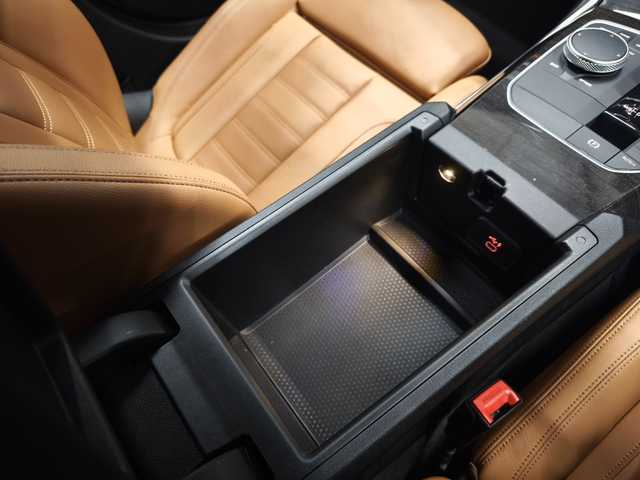 ＢＭＷ ３１８ｉ ツーリング Mスポーツ 群馬県 2021(令3)年 3.4万km アルピンホワイトⅢ 全方位カメラ/ACC/茶革シート/アップルCarPlay/ETC2.0/オートハイビーム/純正HDDナビ/コーナーセンサー/シートヒーター/パワーシート/18インチAW/スマートキー/フルセグTV