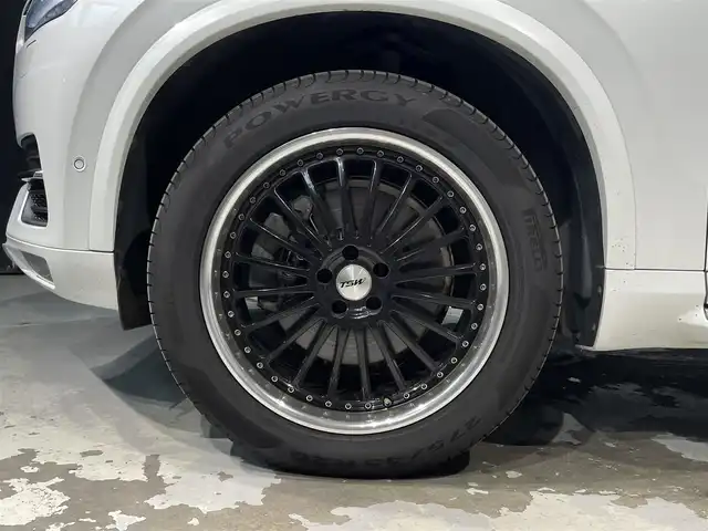 ボルボ ＸＣ９０ T5 AWD モーメンタム 道央・札幌 2018(平30)年 3.2万km クリスタルホワイトP ACC/３６０度カメラ/メモリー付パワーシート（D/N）/シートヒーター（D/N）/LEDヘッドライト/オートライト/BLIS（ブラインドスポット・インフォメーション・システム）/LCMA（レーン・チェンジ・マージ・エイド）/CTA（クロス・トラフィック・アラート）/LKA（レーン・キーピング・エイド）/RSI（ロード・サイン・インフォメーション）/DAC（ドライバー・アラート・コントロール）/パイロットアシスト/パーク・アシスト・パイロット（縦列・並列駐車支援システム）/１２．３インチ・デジタル液晶ドライバー・ディスプレイ/純正フロアマット/・保証書、取扱説明書（有）/・スペアキー×１