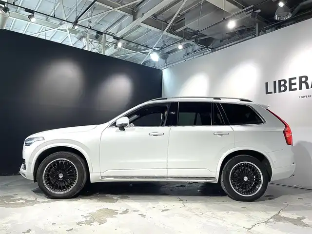 ボルボ ＸＣ９０ T5 AWD モーメンタム 道央・札幌 2018(平30)年 3.2万km クリスタルホワイトP ACC/３６０度カメラ/メモリー付パワーシート（D/N）/シートヒーター（D/N）/LEDヘッドライト/オートライト/BLIS（ブラインドスポット・インフォメーション・システム）/LCMA（レーン・チェンジ・マージ・エイド）/CTA（クロス・トラフィック・アラート）/LKA（レーン・キーピング・エイド）/RSI（ロード・サイン・インフォメーション）/DAC（ドライバー・アラート・コントロール）/パイロットアシスト/パーク・アシスト・パイロット（縦列・並列駐車支援システム）/１２．３インチ・デジタル液晶ドライバー・ディスプレイ/純正フロアマット/・保証書、取扱説明書（有）/・スペアキー×１