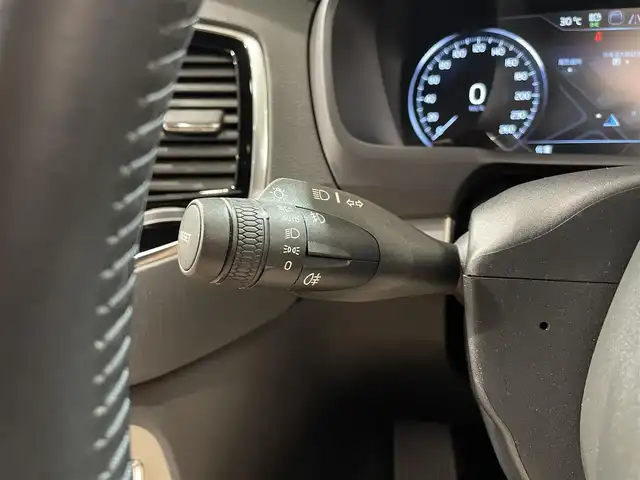 ボルボ ＸＣ９０ T5 AWD モーメンタム 道央・札幌 2018(平30)年 3.2万km クリスタルホワイトP ACC/３６０度カメラ/メモリー付パワーシート（D/N）/シートヒーター（D/N）/LEDヘッドライト/オートライト/BLIS（ブラインドスポット・インフォメーション・システム）/LCMA（レーン・チェンジ・マージ・エイド）/CTA（クロス・トラフィック・アラート）/LKA（レーン・キーピング・エイド）/RSI（ロード・サイン・インフォメーション）/DAC（ドライバー・アラート・コントロール）/パイロットアシスト/パーク・アシスト・パイロット（縦列・並列駐車支援システム）/１２．３インチ・デジタル液晶ドライバー・ディスプレイ/純正フロアマット/・保証書、取扱説明書（有）/・スペアキー×１