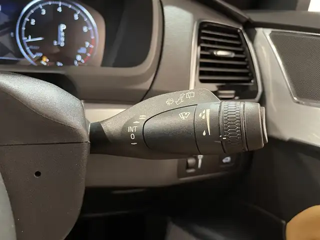 ボルボ ＸＣ９０ T5 AWD モーメンタム 道央・札幌 2018(平30)年 3.2万km クリスタルホワイトP ACC/３６０度カメラ/メモリー付パワーシート（D/N）/シートヒーター（D/N）/LEDヘッドライト/オートライト/BLIS（ブラインドスポット・インフォメーション・システム）/LCMA（レーン・チェンジ・マージ・エイド）/CTA（クロス・トラフィック・アラート）/LKA（レーン・キーピング・エイド）/RSI（ロード・サイン・インフォメーション）/DAC（ドライバー・アラート・コントロール）/パイロットアシスト/パーク・アシスト・パイロット（縦列・並列駐車支援システム）/１２．３インチ・デジタル液晶ドライバー・ディスプレイ/純正フロアマット/・保証書、取扱説明書（有）/・スペアキー×１