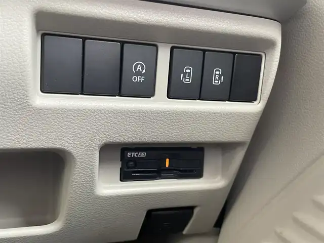 スズキ スペーシア HYBRID X 埼玉県 2023(令5)年 1.3万km オフブルーメタリック/ホワイト2トーン /ワンオーナー//純正9型メモリナビ//フルセグTV//全方位カメラ//CD/DVD/Bluetooth//スマートフォン-リンク//両側パワースライドドア//運転席シートヒーター//アダプティブクルーズコントロール//ビルトインETC2.0//スマートキーx2//LEDヘッドライト//衝突軽減ブレーキ//車線逸脱警報//W.サイド.カーテンエアバッグ//ABS//横滑り防止装置//バックソナー//アイドリングSTOP//前後ドライブレコーダー//オートライト//プライバシーガラス//ドアバイザー//レザー調シートカバー//新車時保証書//取扱説明書//ナビ取説