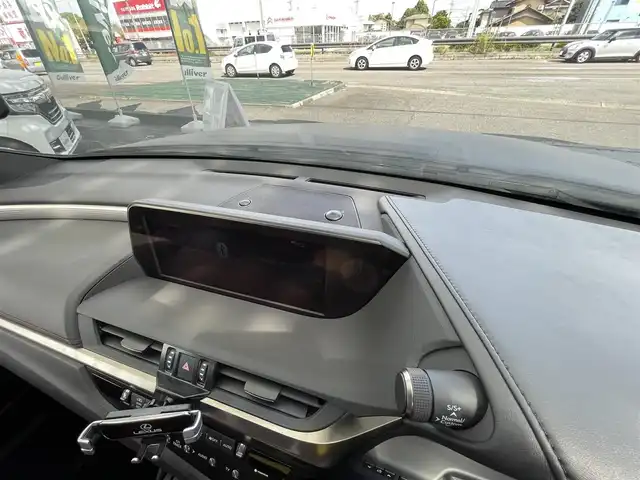 レクサス ＥＳ 300h Fスポーツ 愛知県 2019(平31)年 8万km ホワイトノーヴァガラスフレーク HDDナビ/フルセグテレビ/バックカメラ/スマートキー/ウィンカーミラー/レーダークルーズコントロール/ブラインドスポットモニター/サンルーフ/プッシュスタート/パワーバックドア/ビルトイン2.0ETC/リヤクロストラフィックアラート/ステアリングスイッチ/電動パーキングブレーキ/電動リアシェード/ステアリングヒーター/シートメモリー/パーキングサポートブレーキ/レーンキープアシスト/衝突被害軽減システム/保証書/取扱説明書