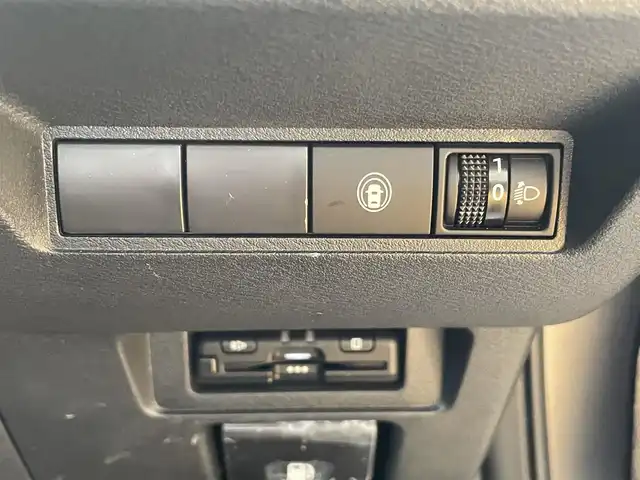 日産 ノート X 静岡県 2021(令3)年 1.6万km ダークメタルグレー ワンオーナー/純正ナビ/フルセグTV/CD/SD/BT/バックカメラ/エマージェンシーブレーキ/レーンキープアシスト/オートハイビーム/クリアランスソナー/前後ドライブレコーダー/ビルトインETC/ステアリングスイッチ/スマートキー×2/保証書/取扱説明書/ナビ取扱説明書/R6点検記録簿有