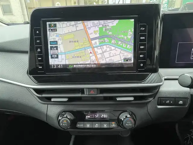 日産 ノート X 静岡県 2021(令3)年 1.6万km ダークメタルグレー ワンオーナー/純正ナビ/フルセグTV/CD/SD/BT/バックカメラ/エマージェンシーブレーキ/レーンキープアシスト/オートハイビーム/クリアランスソナー/前後ドライブレコーダー/ビルトインETC/ステアリングスイッチ/スマートキー×2/保証書/取扱説明書/ナビ取扱説明書/R6点検記録簿有